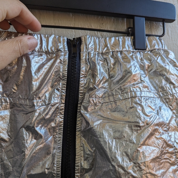 LF Shiny Metallic Silver Zip Front Logo Skirt Lined Mesh Zip Back Elastic Waist - Picture 4 of 8